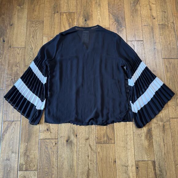 Dor Dor Couture Top Blouse Black White Pleated Bell Sleeve Womens Sz XL NWT - Picture 6 of 6